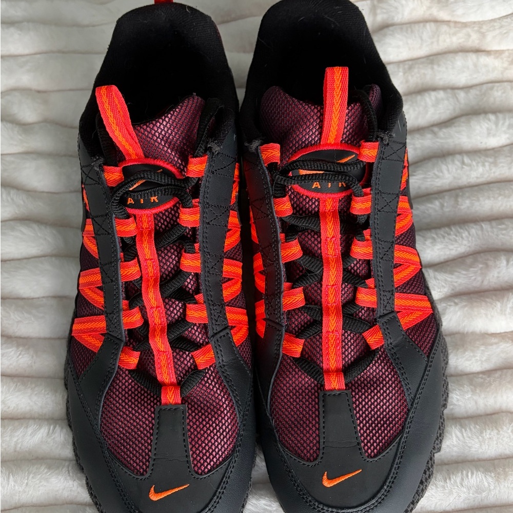 Nike Air Humara. NWT